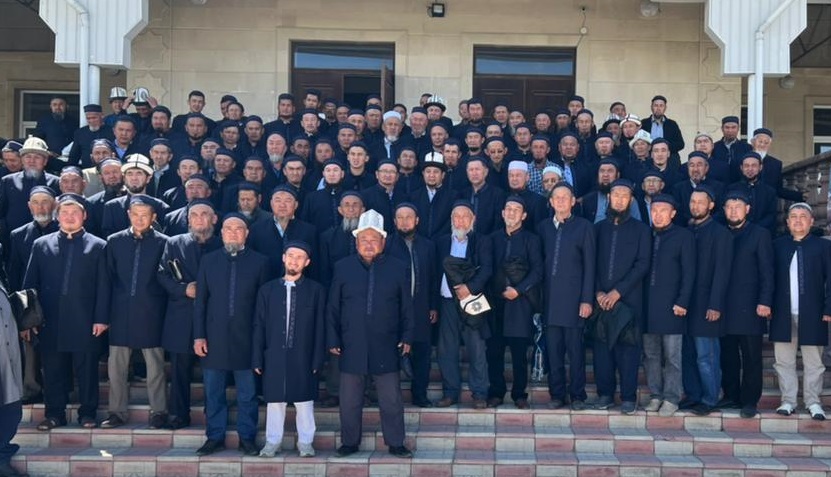 Ысык-Көл облусундагы имамдарга бирдиктүү формалар тапшырылды