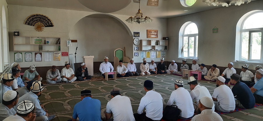 Бишкектеги имамдарга мечиттердин каттоосу, окуу борборлордун программаларын текшерүү жана кыш мезгилине даярдык көрүү боюнча тапшырмалар берилди