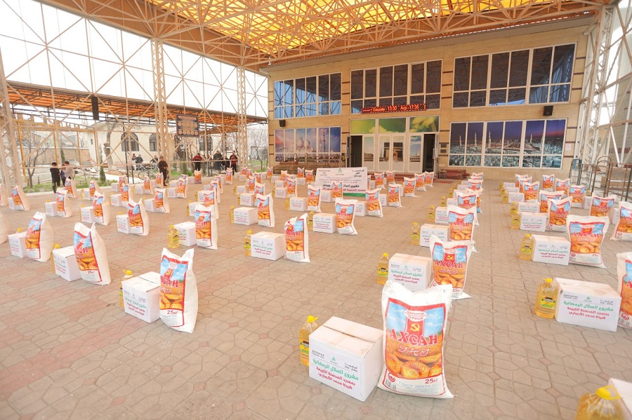 Ош шаарында аз камсыз болгон 100 үй-бүлөгө «Рамазан баштыкчасы» таратылды