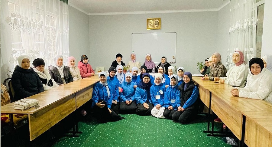 Кызыл-Кыяда медресе кыздары чеберчилик боюнча күч сынашты