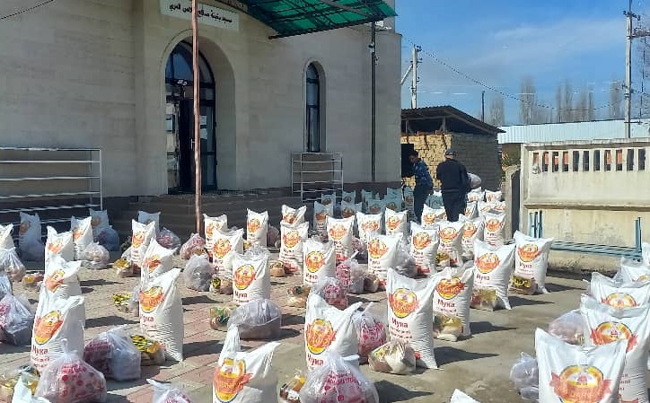 Покровка айылында муктаж үй-бүлөлөргө рамазандык баштыктар берилди