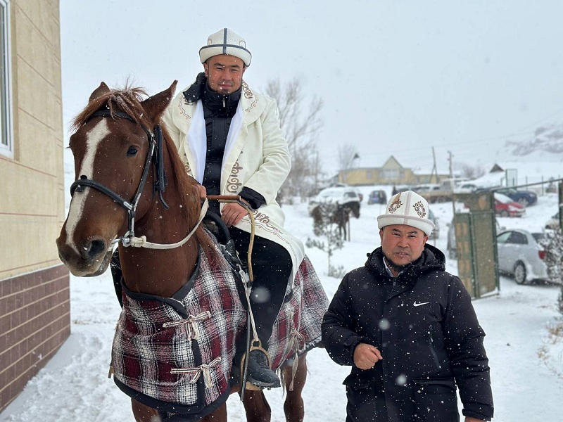 Кара-Кулжада имамга умрага жолдомо жана ат белек кылышты